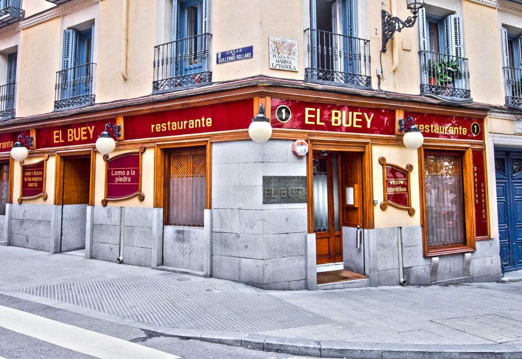 Restaurante El Buey en la Plaza de la Marina Española de Madrid